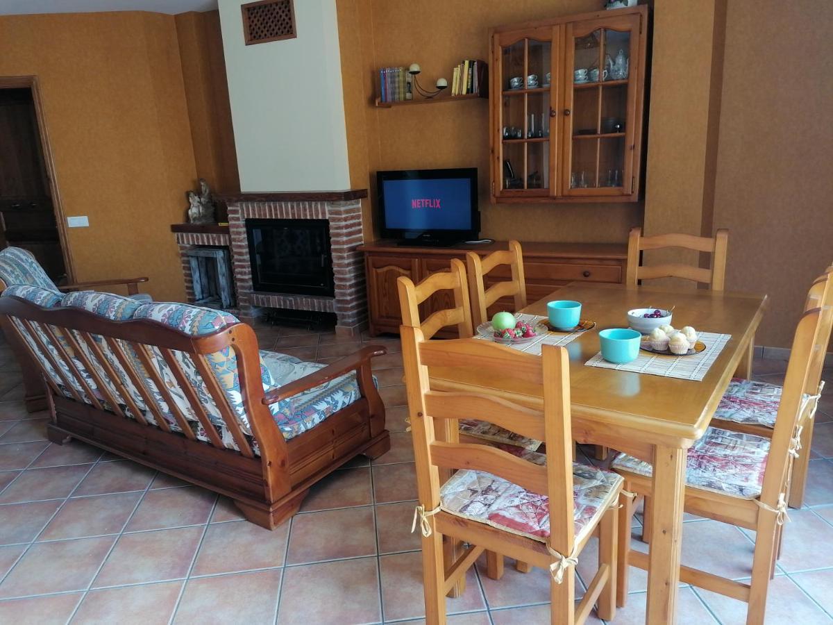 Apartaments Mitjavila Sant Salvador de Tolo Екстер'єр фото